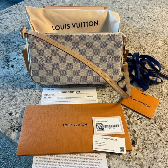 Louis Vuitton Pochette Accessoire Azur - Picture 7 of 12